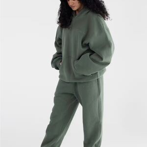 Comfrt Forest Green sweatpants (XS) & hoodie (XS)